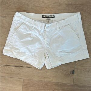 Abercrombie & Fitch Women's White Shorts - size 6